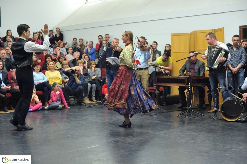 Táncverseny a művészetiben - fotó Szarka Lajos