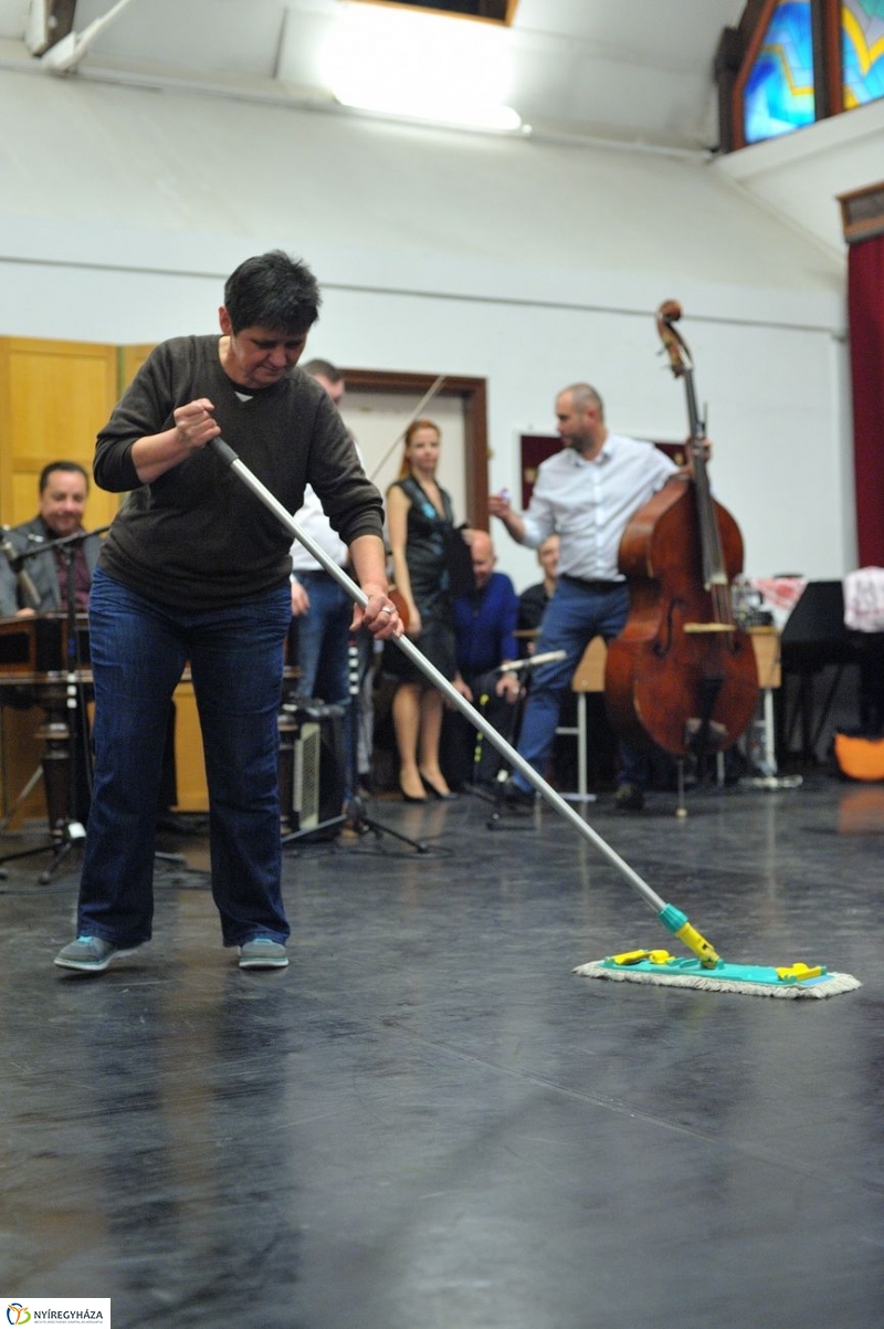 Táncverseny a művészetiben - fotó Szarka Lajos