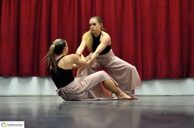 Táncverseny a művészetiben - fotó Szarka Lajos