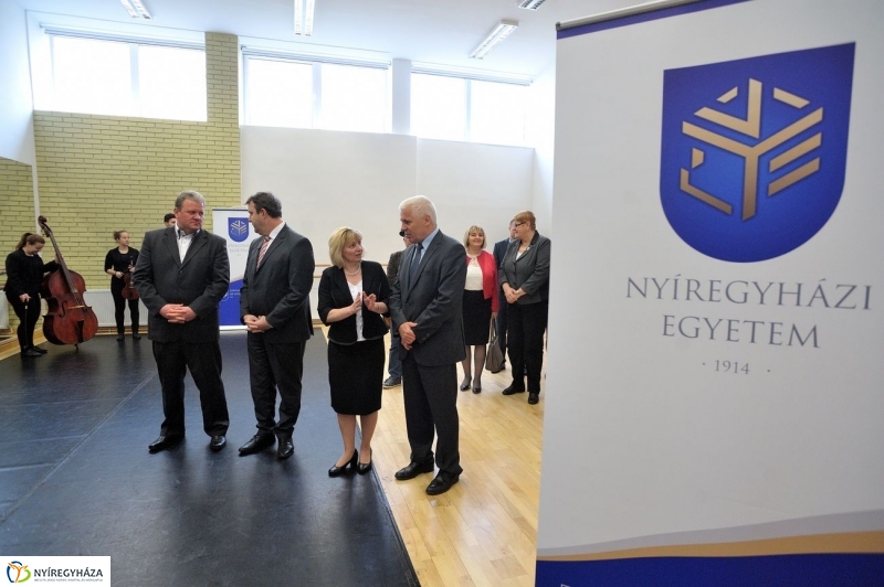 Táncterem az egyetemen - fotó Szarka Lajos