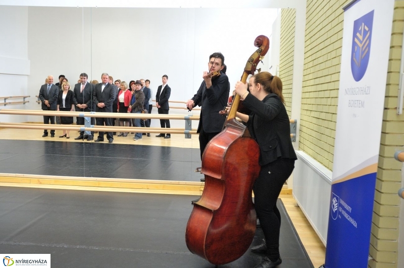 Táncterem az egyetemen - fotó Szarka Lajos