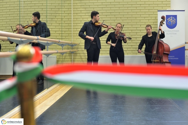 Táncterem az egyetemen - fotó Szarka Lajos