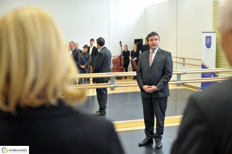 Táncterem az egyetemen - fotó Szarka Lajos