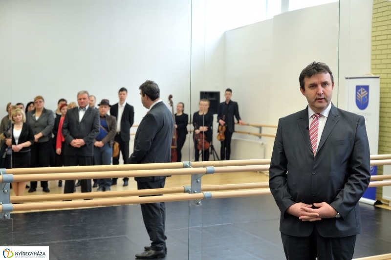 Táncterem az egyetemen - fotó Szarka Lajos