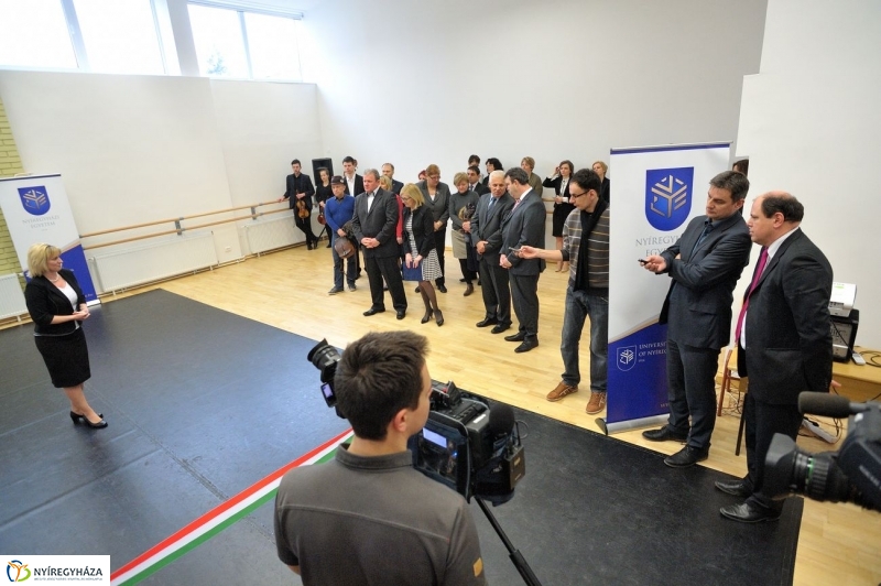 Táncterem az egyetemen - fotó Szarka Lajos