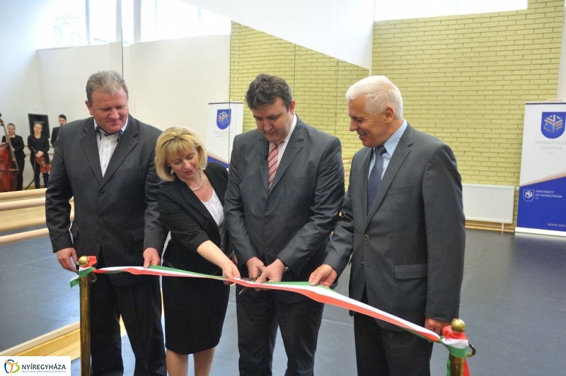 Táncterem az egyetemen - fotó Szarka Lajos