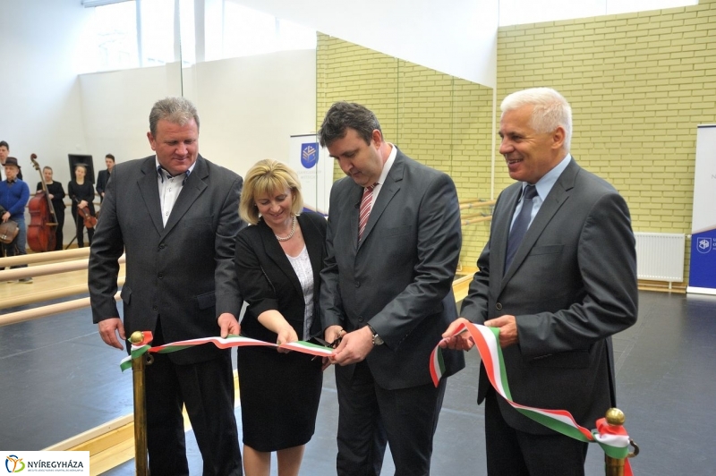 Táncterem az egyetemen - fotó Szarka Lajos