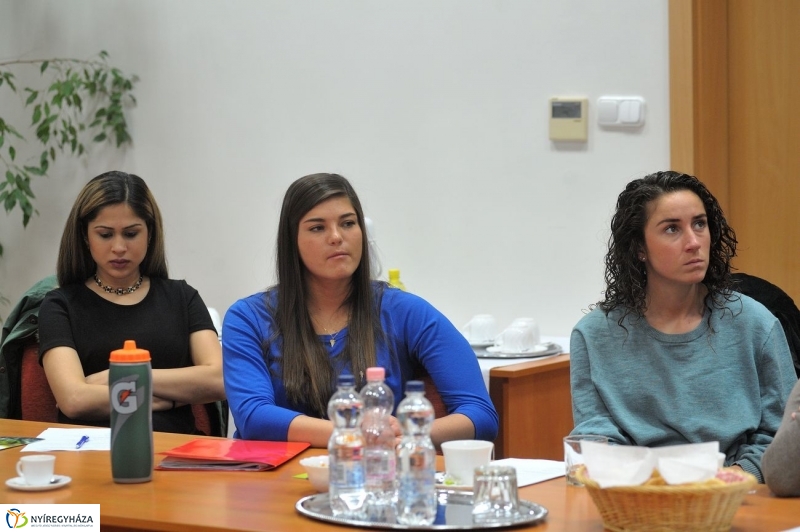 Amerikai vendégek az egészségügyi főiskolán - fotó Szarka Lajos