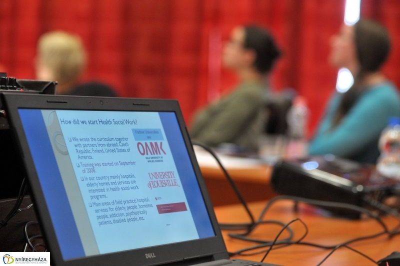 Amerikai vendégek az egészségügyi főiskolán - fotó Szarka Lajos