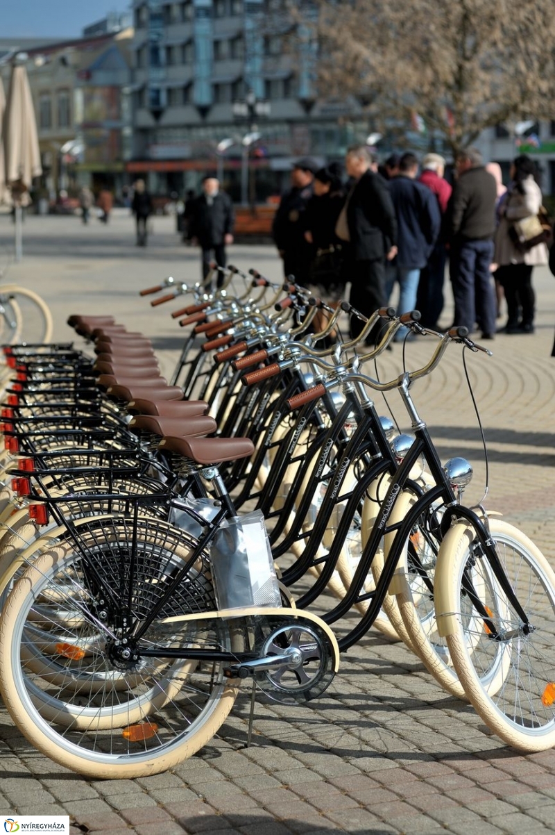 Adomány a polgárőröknek - fotó Szarka Lajos