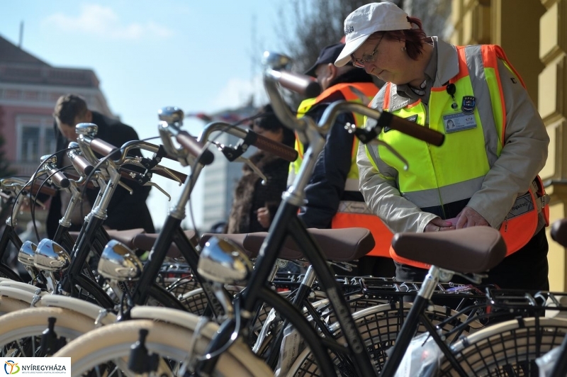 Adomány a polgárőröknek - fotó Szarka Lajos