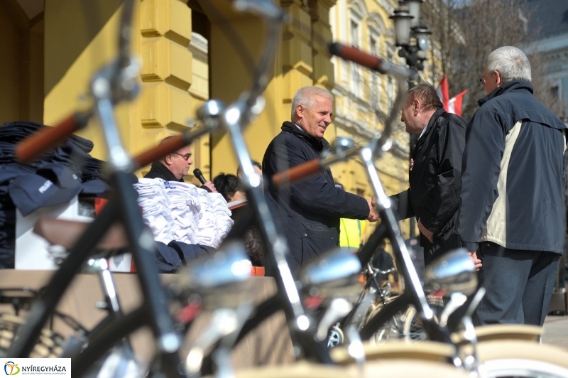 Adomány a polgárőröknek - fotó Szarka Lajos