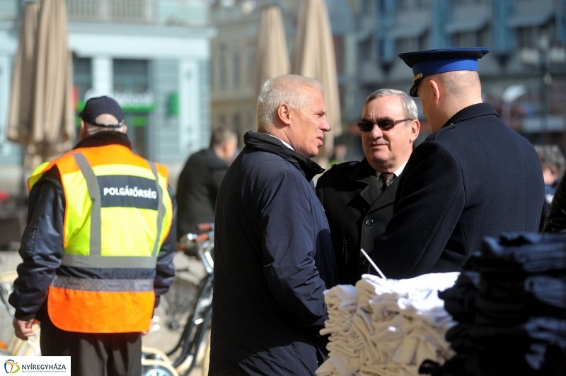 Adomány a polgárőröknek - fotó Szarka Lajos