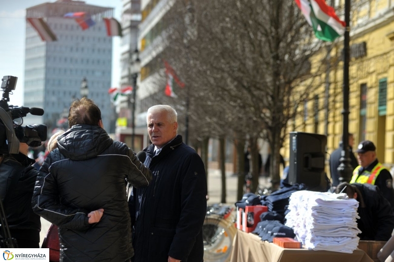 Adomány a polgárőröknek - fotó Szarka Lajos