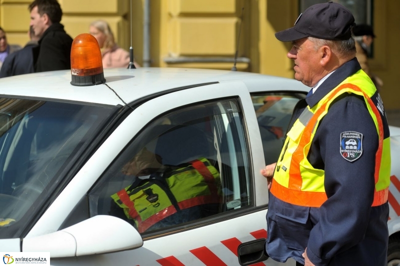 Adomány a polgárőröknek - fotó Szarka Lajos