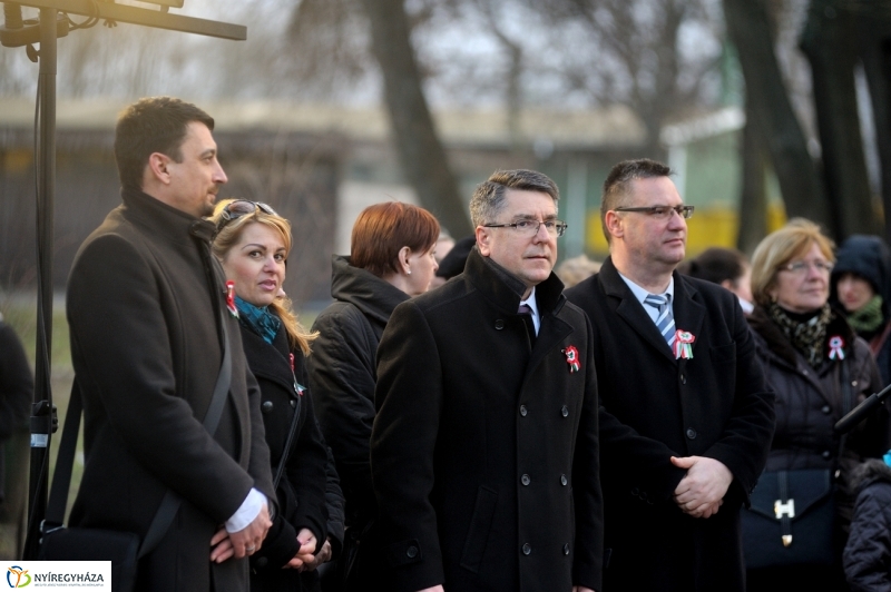 Emlékezés a Petőfi szobornál - fotó Szarka Lajos