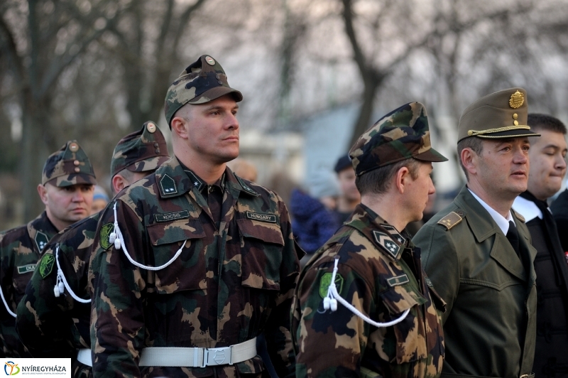 Emlékezés a Petőfi szobornál - fotó Szarka Lajos