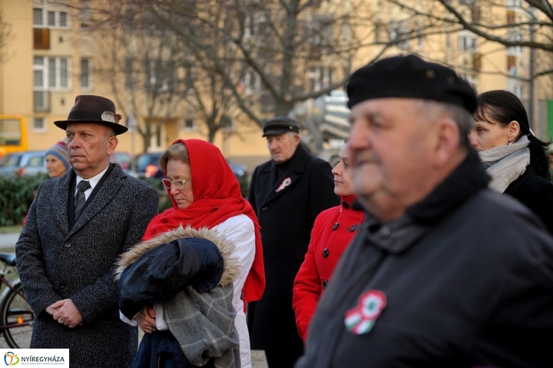 Emlékezés a Petőfi szobornál - fotó Szarka Lajos