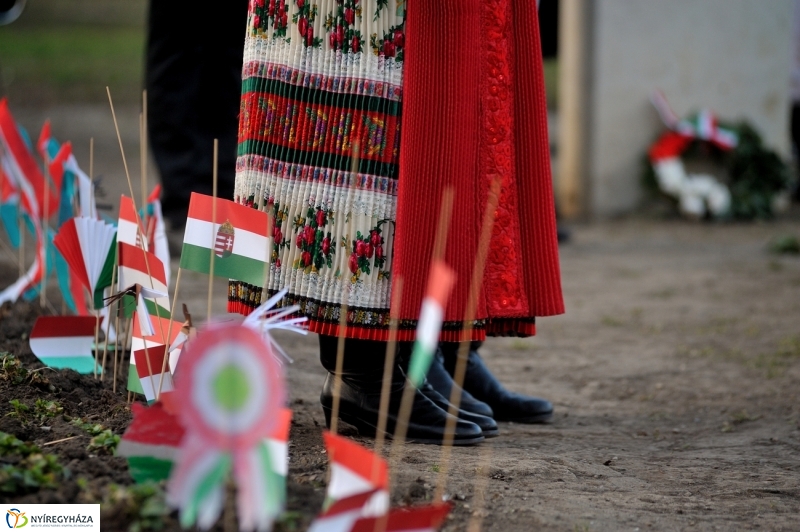 Emlékezés a Petőfi szobornál - fotó Szarka Lajos