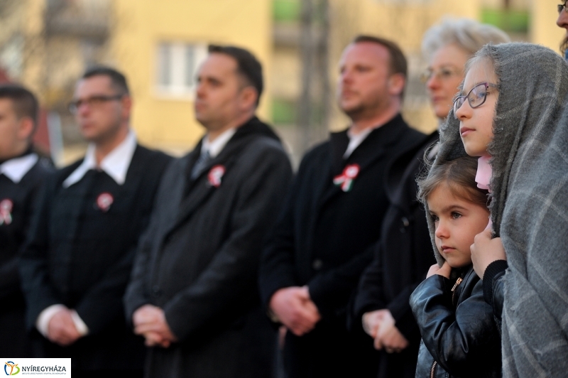 Emlékezés a Petőfi szobornál - fotó Szarka Lajos