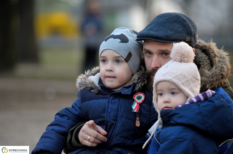 Emlékezés a Petőfi szobornál - fotó Szarka Lajos