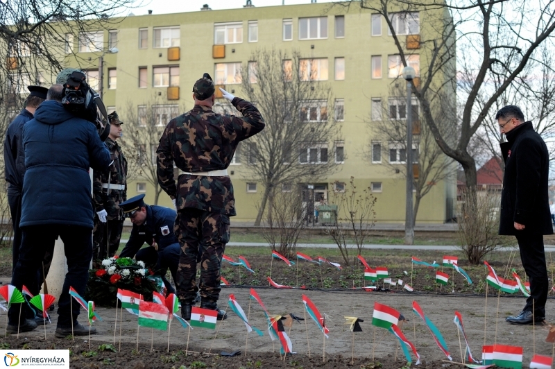 Emlékezés a Petőfi szobornál - fotó Szarka Lajos