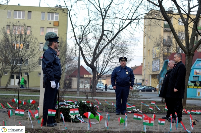 Emlékezés a Petőfi szobornál - fotó Szarka Lajos