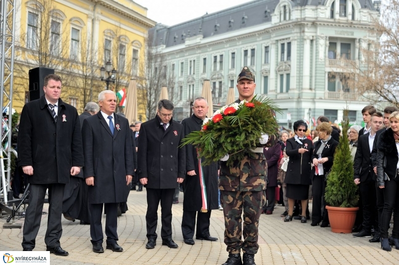 Koszorúzás március 15-én - fotó Szarka Lajos