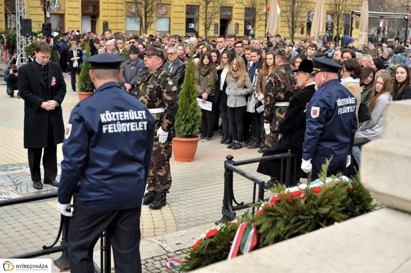 Koszorúzás március 15-én - fotó Szarka Lajos