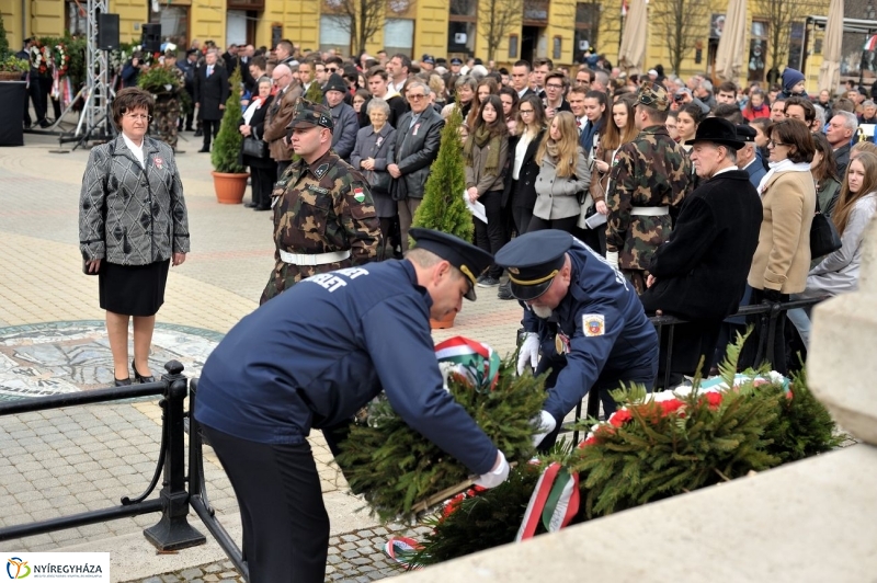 Koszorúzás március 15-én - fotó Szarka Lajos