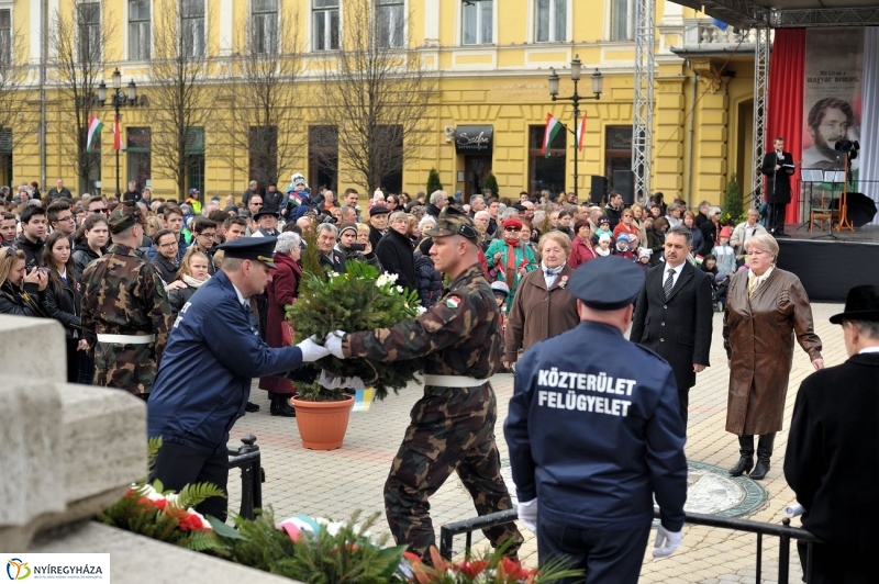 Koszorúzás március 15-én - fotó Szarka Lajos