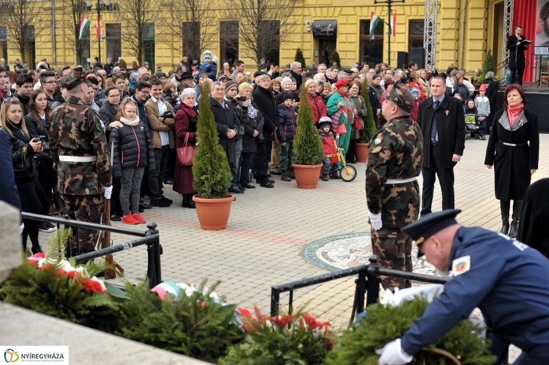 Koszorúzás március 15-én - fotó Szarka Lajos