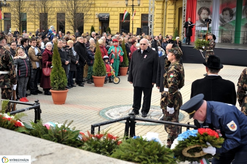 Koszorúzás március 15-én - fotó Szarka Lajos