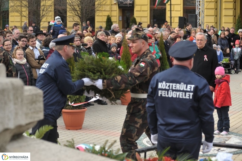 Koszorúzás március 15-én - fotó Szarka Lajos