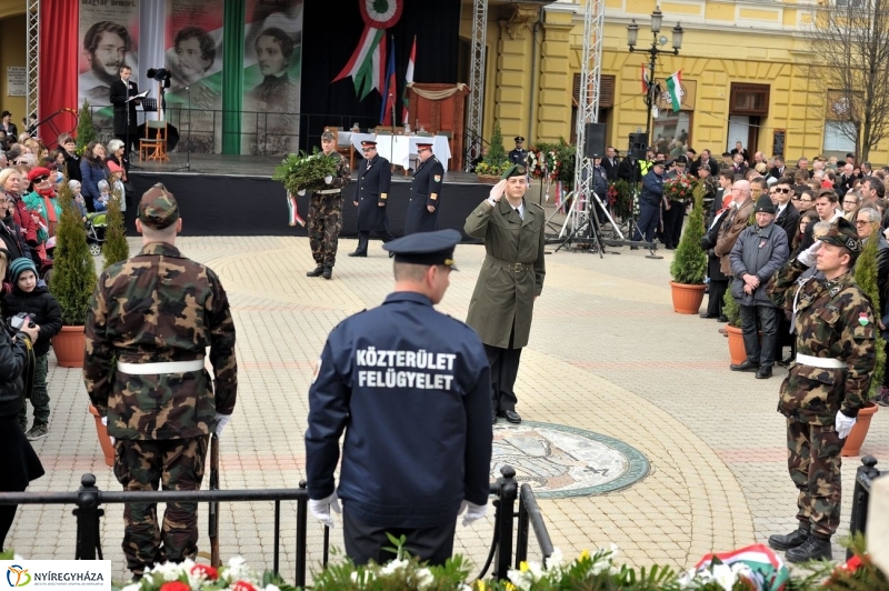 Koszorúzás március 15-én - fotó Szarka Lajos