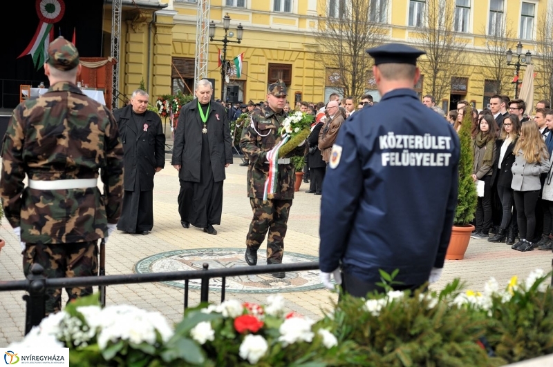 Koszorúzás március 15-én - fotó Szarka Lajos