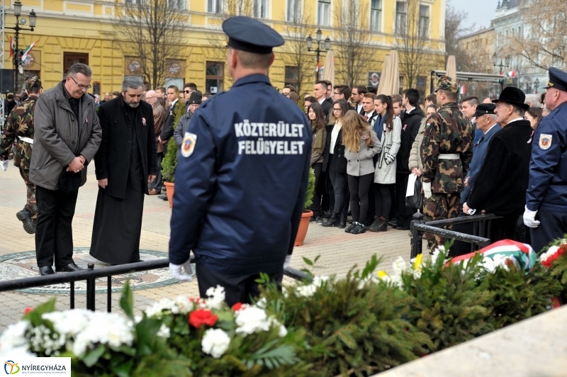 Koszorúzás március 15-én - fotó Szarka Lajos