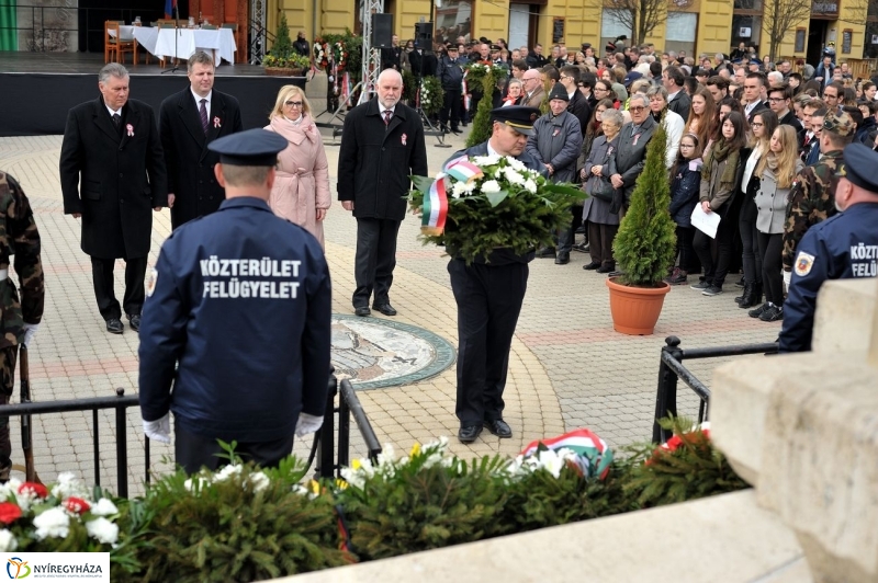 Koszorúzás március 15-én - fotó Szarka Lajos
