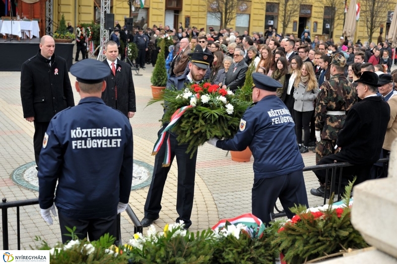 Koszorúzás március 15-én - fotó Szarka Lajos