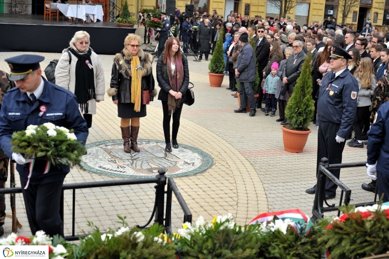 Koszorúzás március 15-én - fotó Szarka Lajos