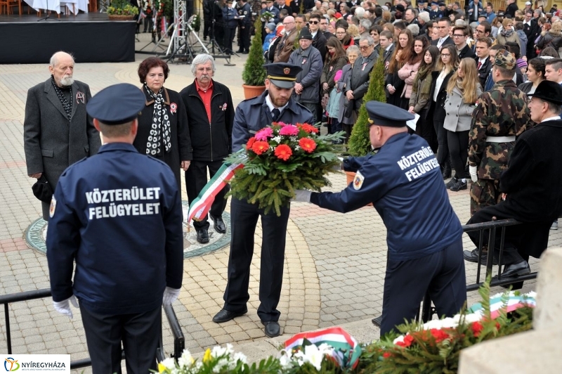 Koszorúzás március 15-én - fotó Szarka Lajos