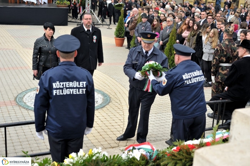 Koszorúzás március 15-én - fotó Szarka Lajos