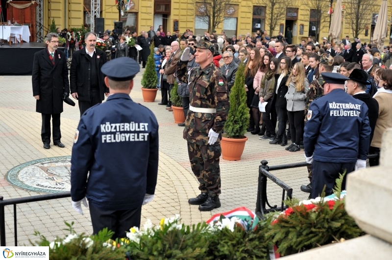 Koszorúzás március 15-én - fotó Szarka Lajos