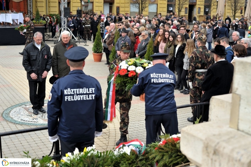 Koszorúzás március 15-én - fotó Szarka Lajos