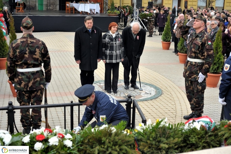 Koszorúzás március 15-én - fotó Szarka Lajos