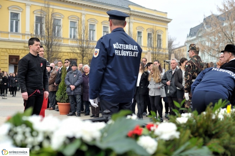 Koszorúzás március 15-én - fotó Szarka Lajos
