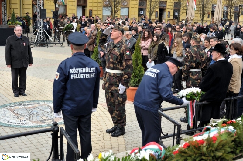 Koszorúzás március 15-én - fotó Szarka Lajos