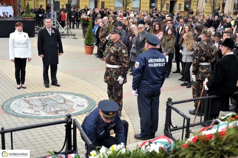 Koszorúzás március 15-én - fotó Szarka Lajos