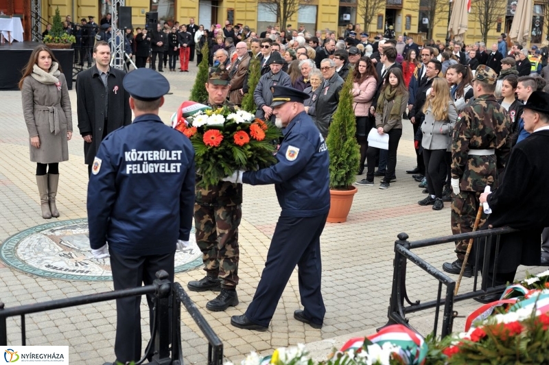 Koszorúzás március 15-én - fotó Szarka Lajos