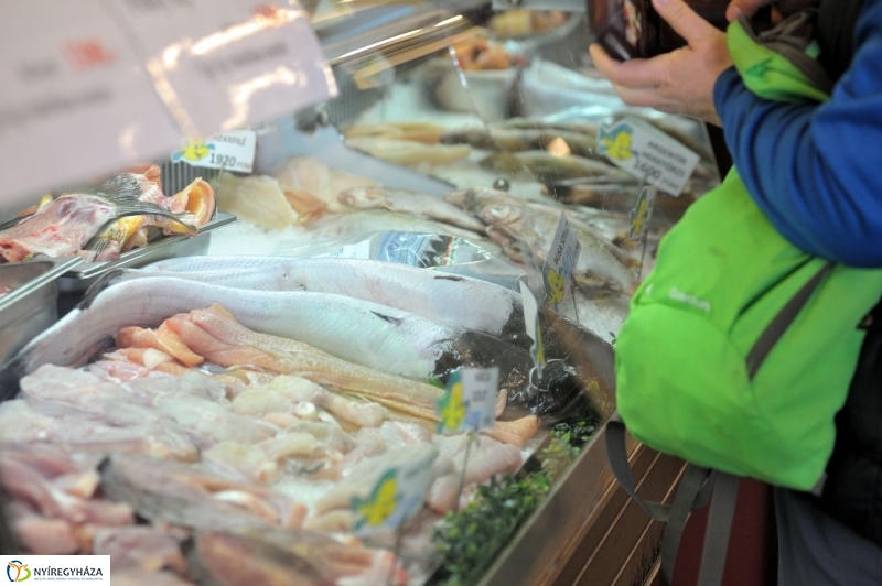 Piaci körkép a Búza téren - fotó Szarka Lajos